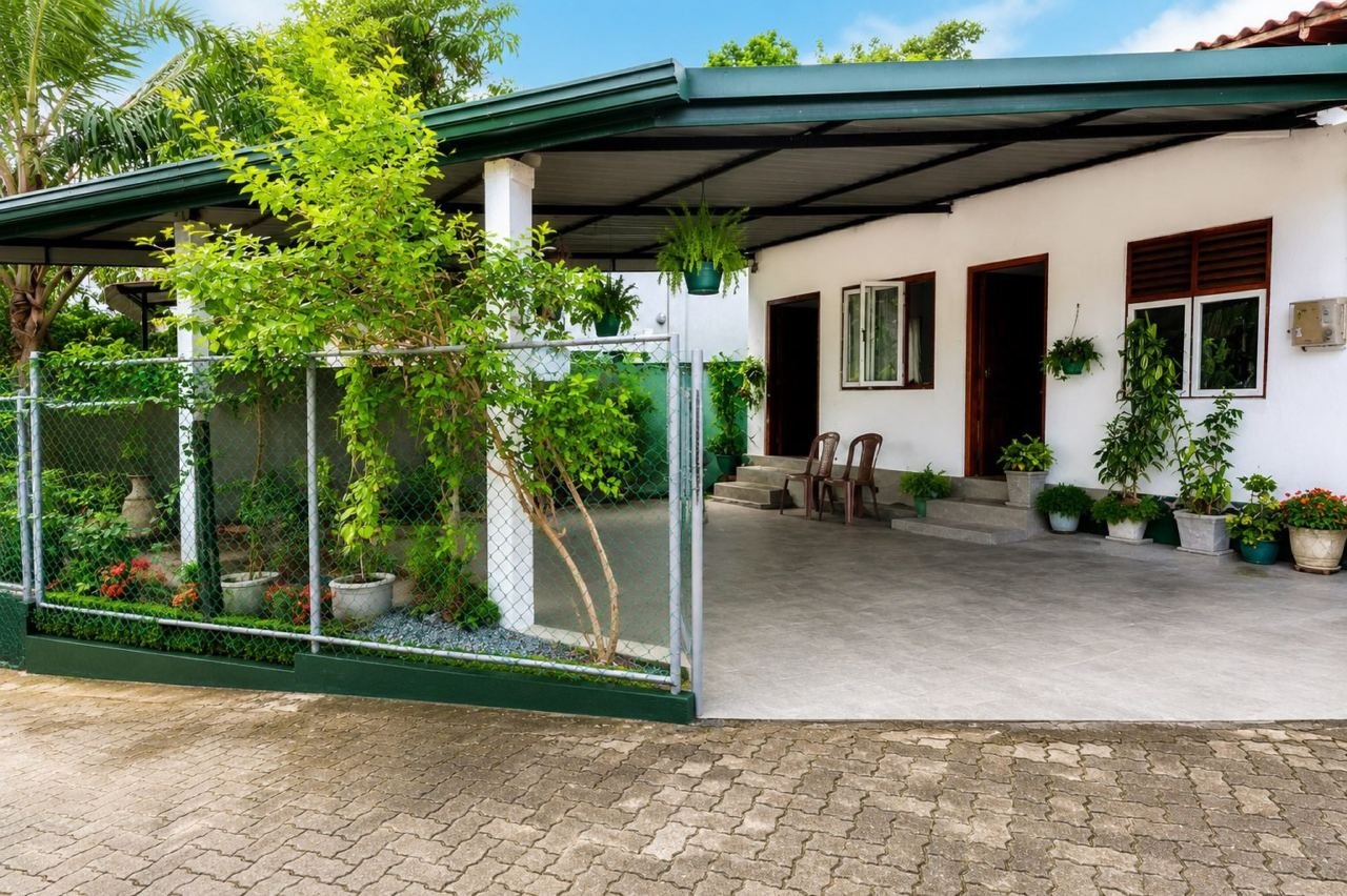 House for sale in Piliyandala Madapatha rd - photo 1