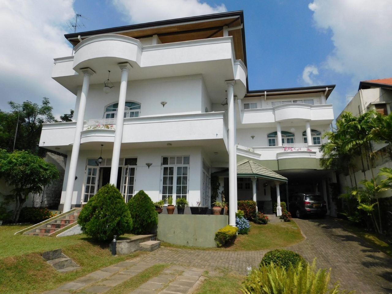 Three storey luxury house for sale in Kotte - photo 1