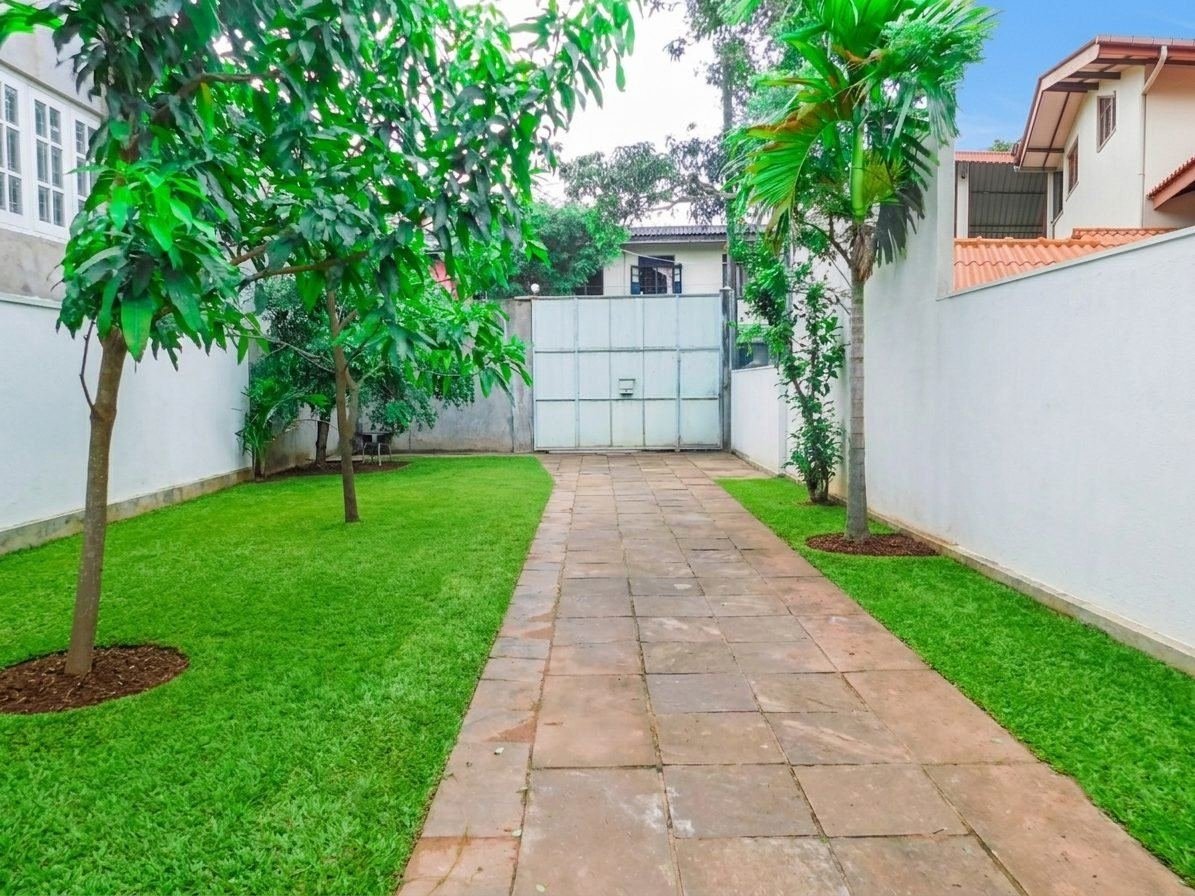 Three storey house for sale in Ethul kotte - photo 2