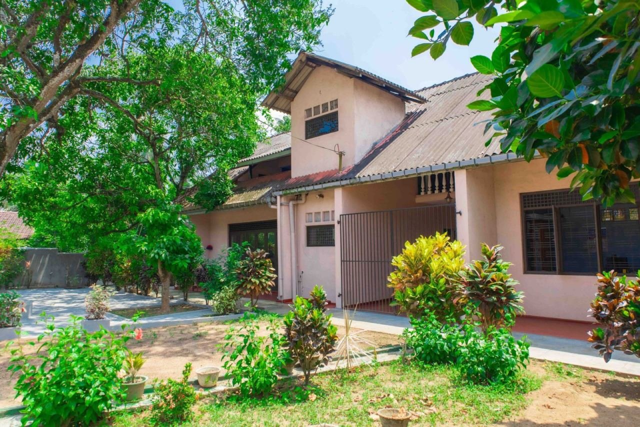 Two storey house for sale in Homagama facing main road - photo 1
