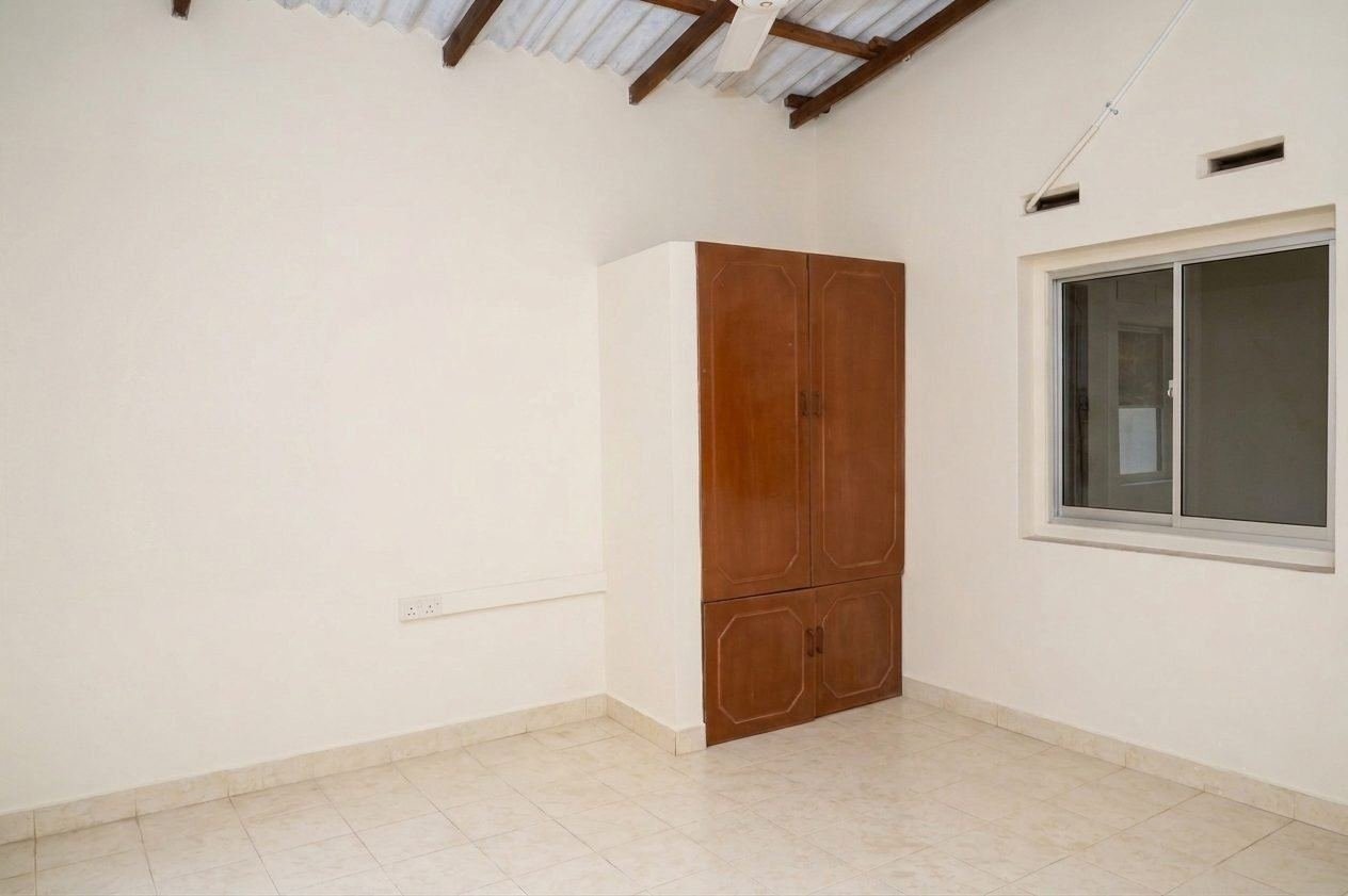 Land with house for sale in Dehiwala close junction - photo 3