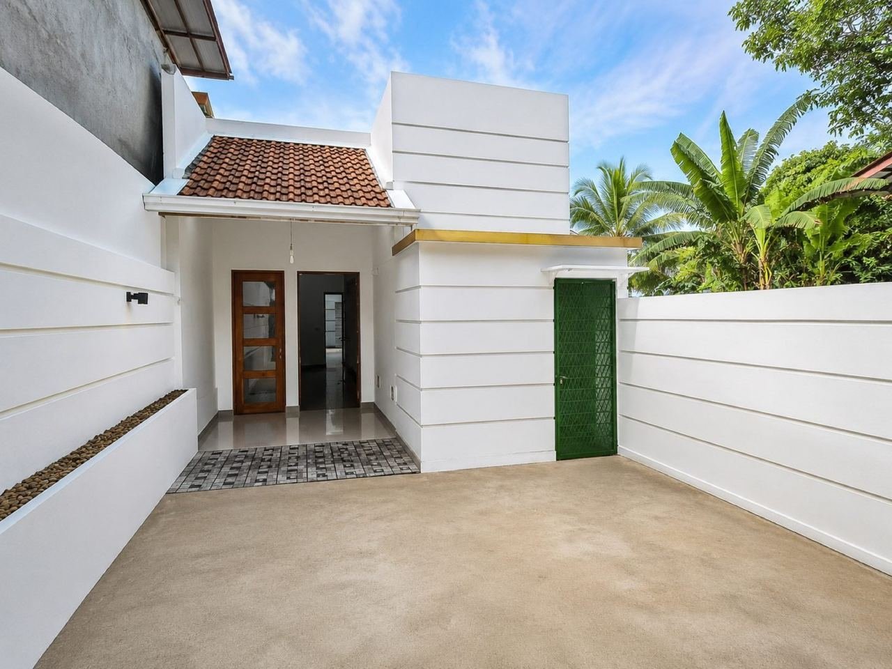 Three Houses on One Lot for Sale in Rajagiriya