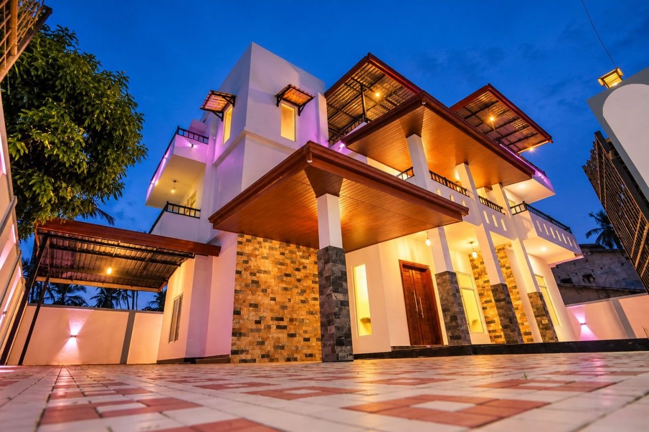 Modern luxury villa hotel for sale in Tangalle - photo 1
