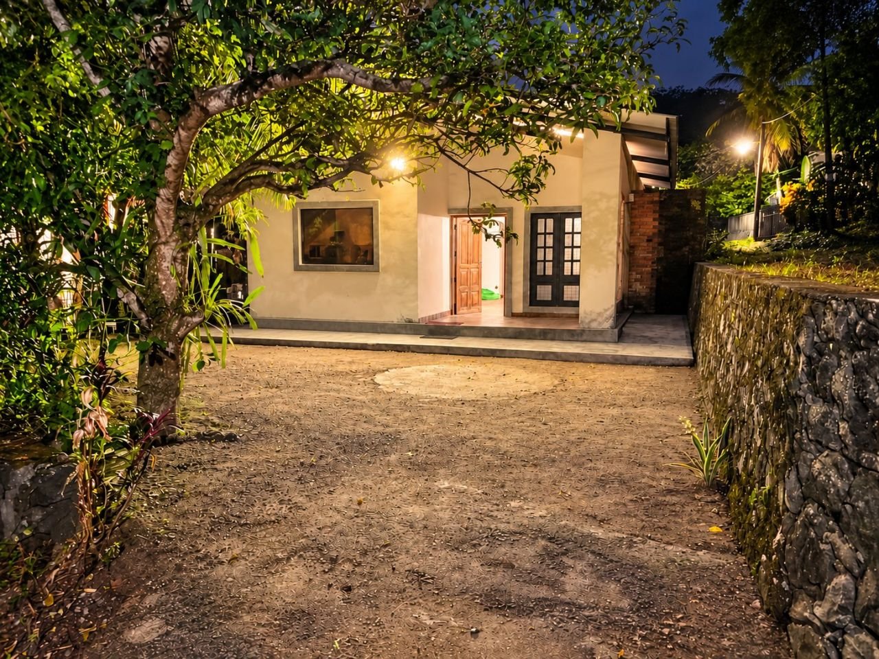Renovated house for sale in Bandaragama - photo 1