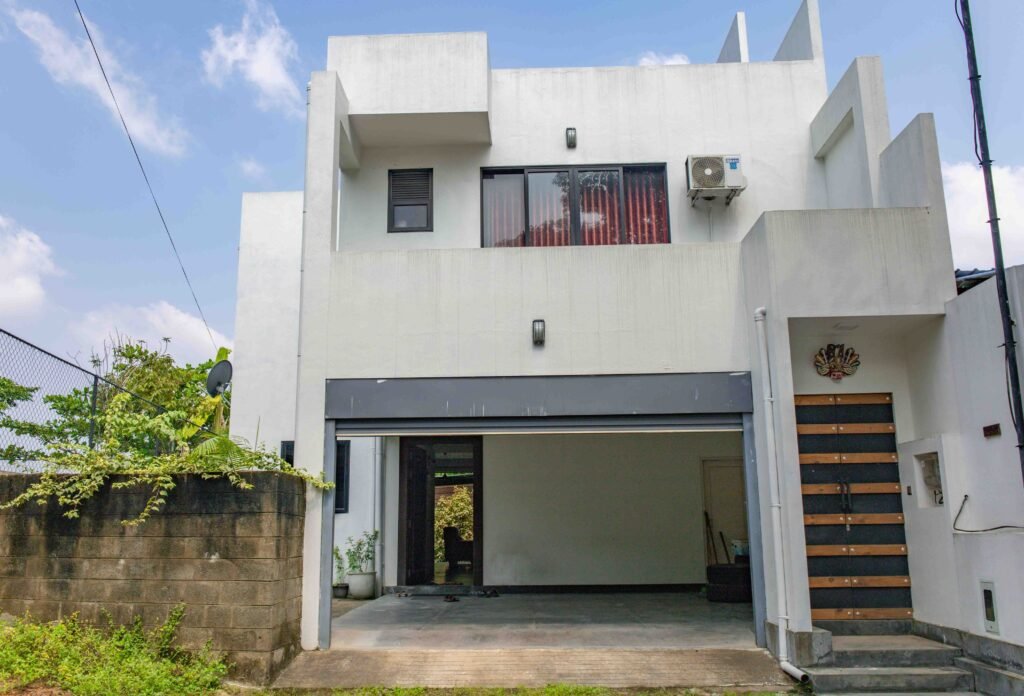 Two storey luxury house for sale in Pannipitiya close Talawatugoda & Maharagama