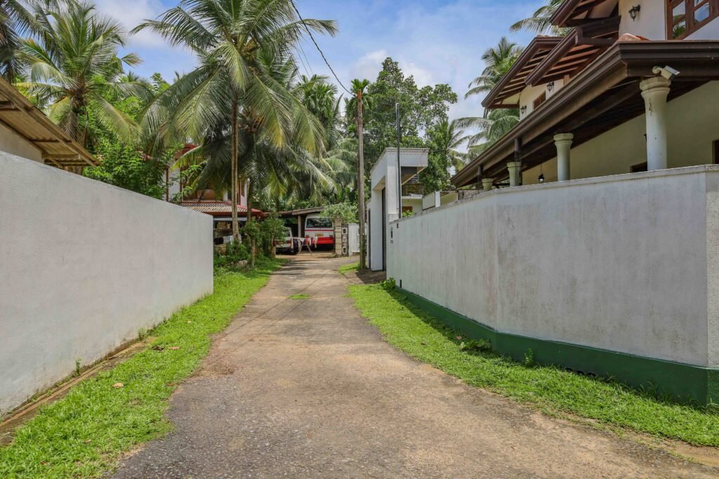 Land for sale in Athurugiriya close Millennium City