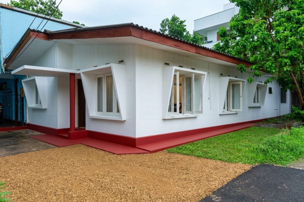 Land with house for sale in Dehiwala close junction 
