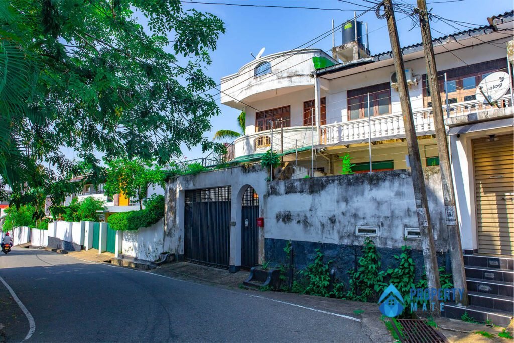 Two storey house for sale in Colombo 06 - Pamankada