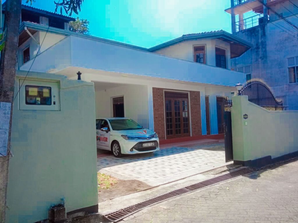 Two storey house for Rent in Rathmalana